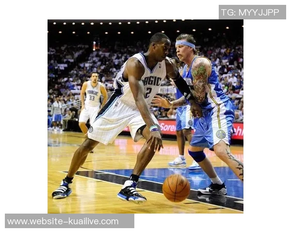 勇士队对阵魔术队霍华德重返赛场展现统治力与激情